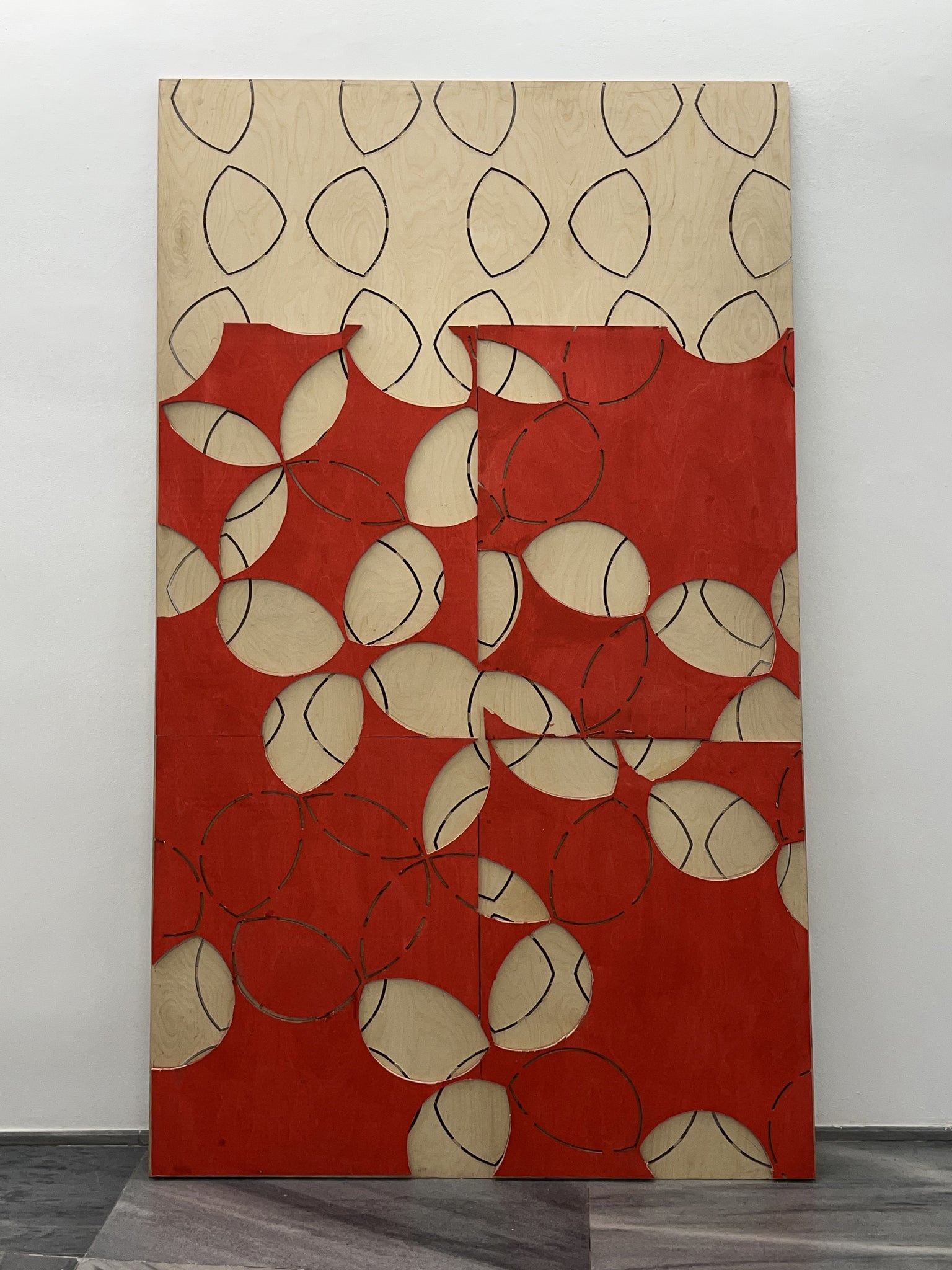 S/T. Tramas. Madera triangular + patatas rojos. Limpio.