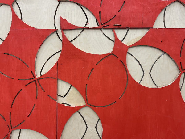 S/T. Tramas. Madera triangular + patatas rojos. Limpio.