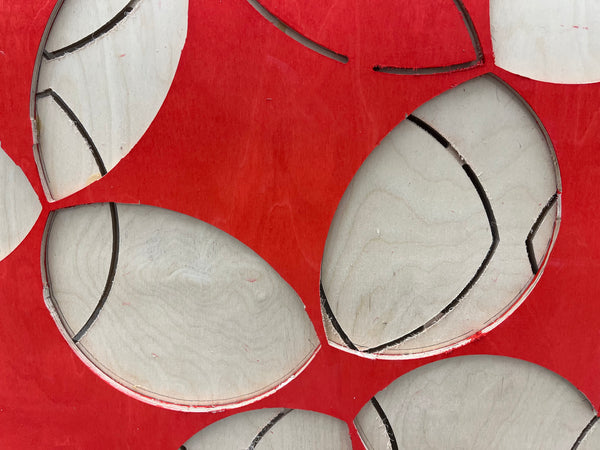 S/T. Tramas. Madera triangular + patatas rojos. Limpio.