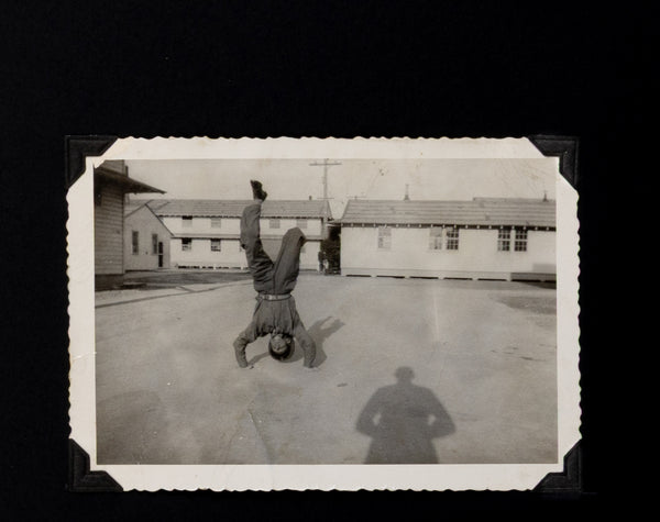 Handstand (de la serie La Sombra del Fotógrafo)