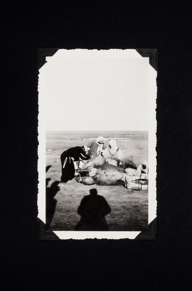 Mit einem warmen eisen (de la serie La Sombra del Fotógrafo)