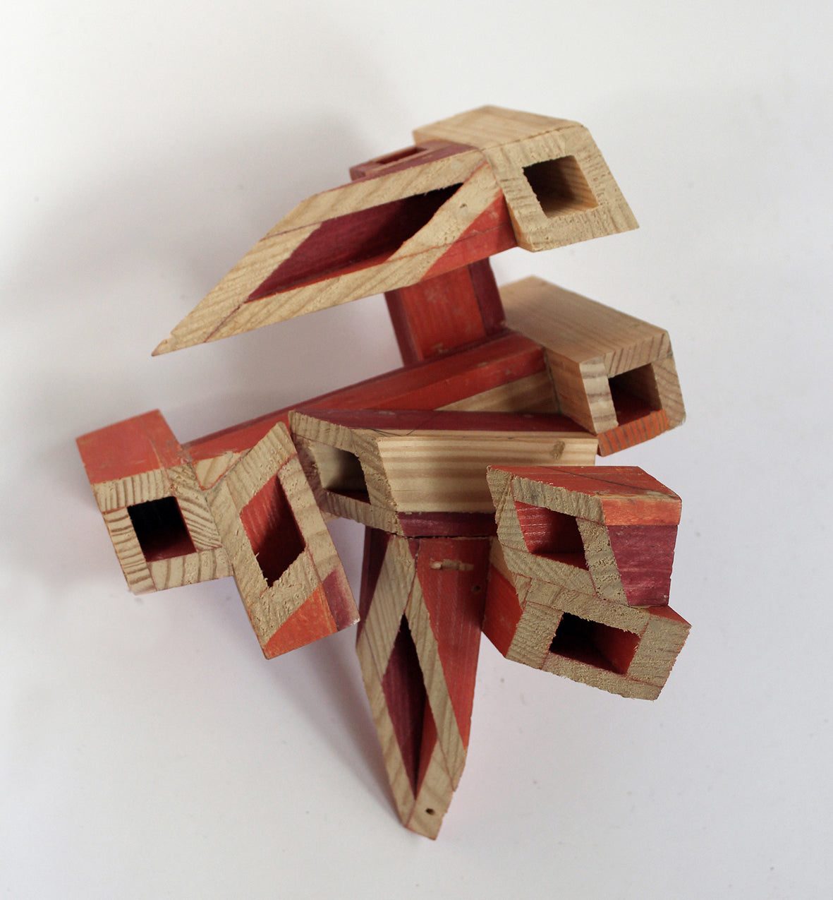 Escultura, ROD, madera, corte y rotación, roja